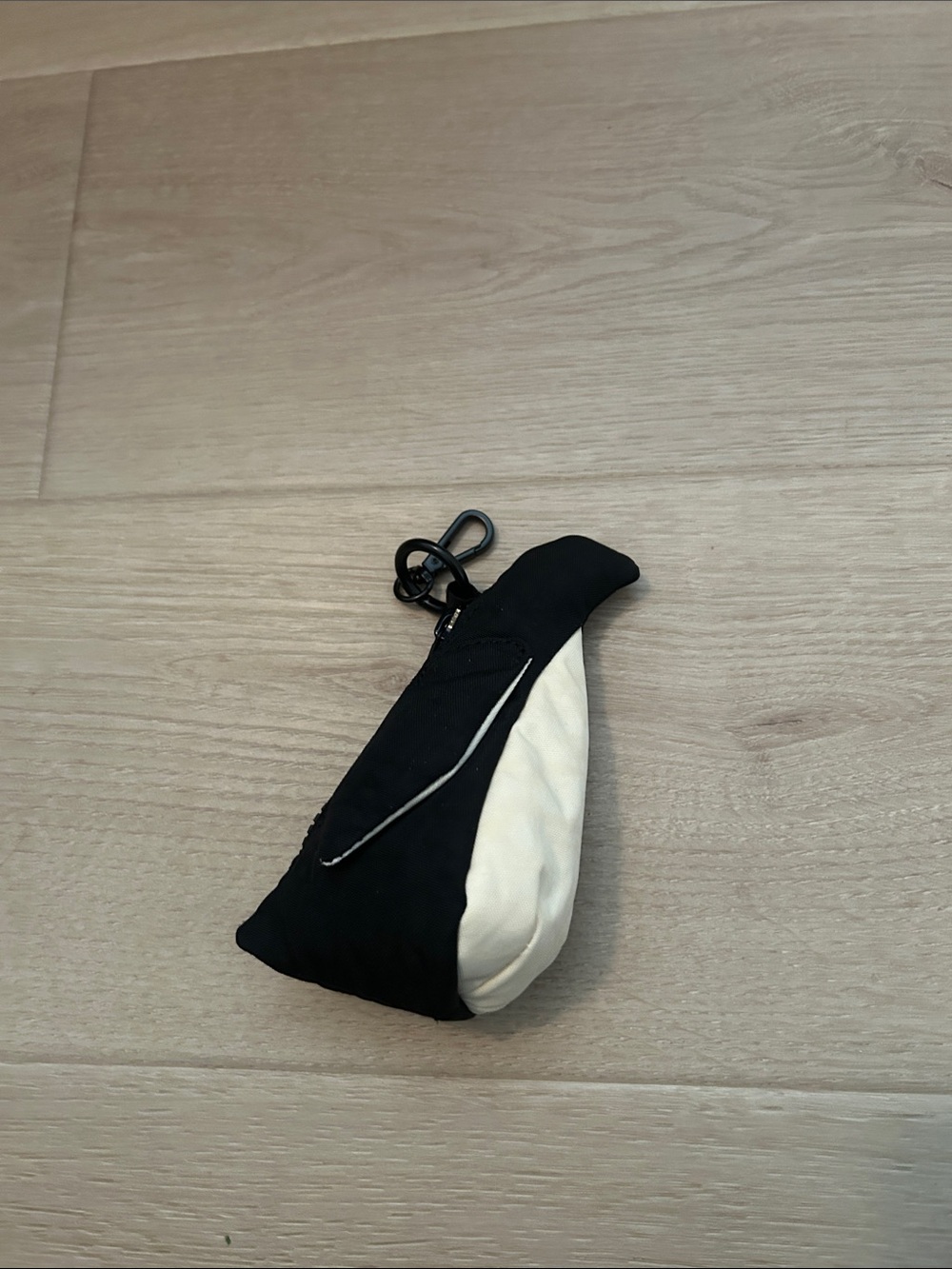 Baggu penguin bag charm